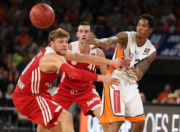 是她走向更 是她走向更