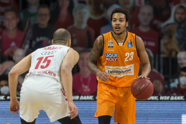 被迫承担更 被迫承担更